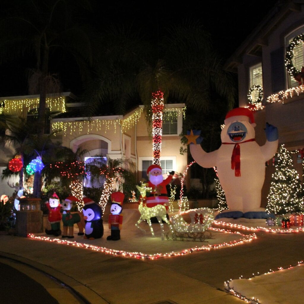 Best Neighborhoods For Seeing Christmas Lights In Orange County