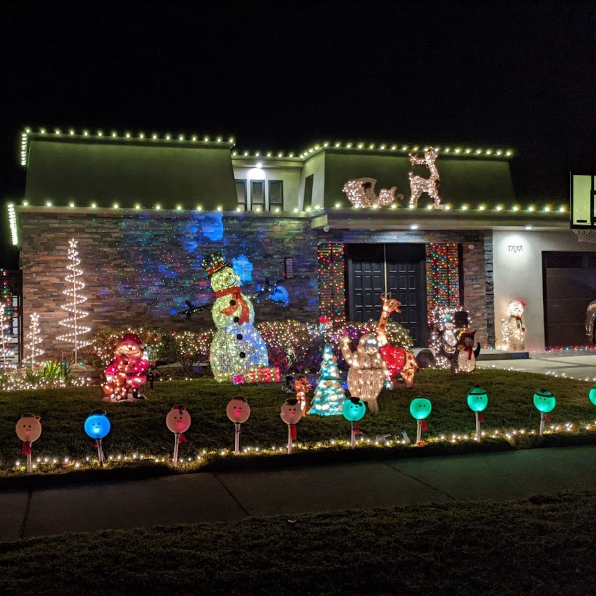 Best Neighborhoods To See Christmas Lights Enjoy OC