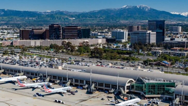 Santa Ana John Wayne Airport (SNA) Guide