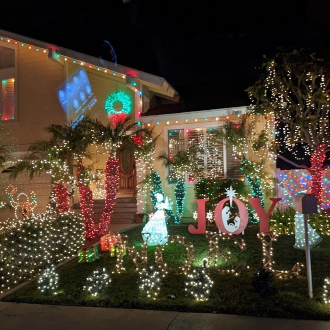 Best Neighborhoods To See Christmas Lights Enjoy OC