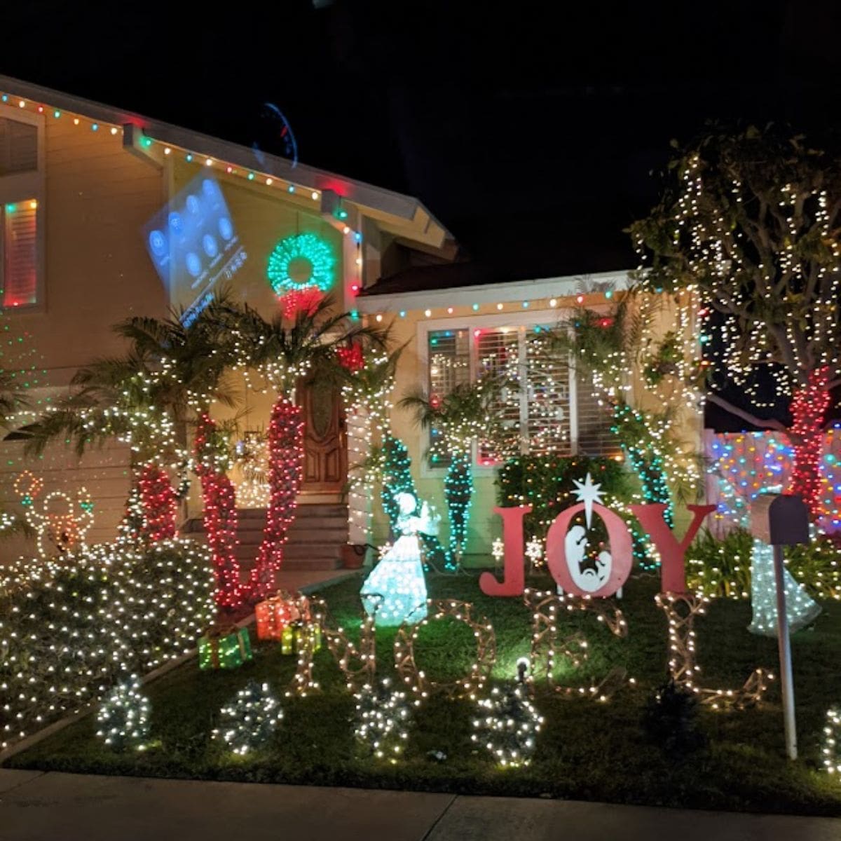Best Neighborhoods To See Christmas Lights Enjoy OC