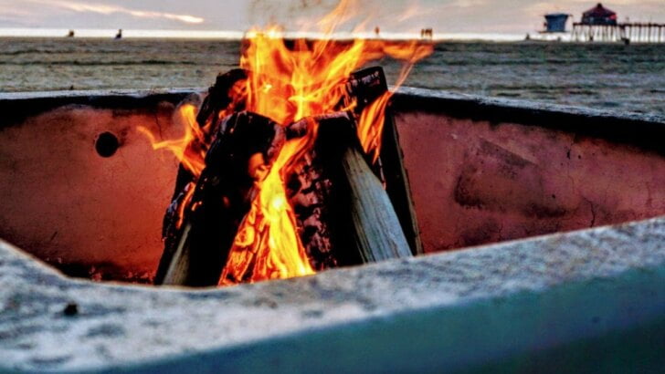 What To Bring To A Beach Bonfire